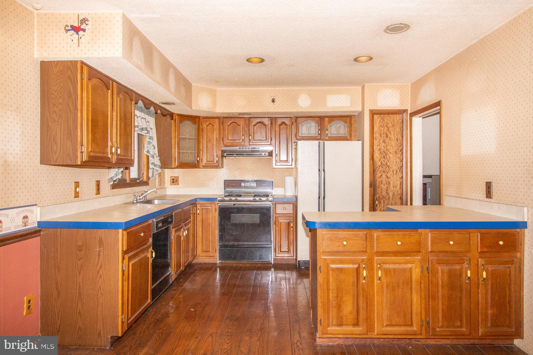 9951 Hardy Road Philadelphia, PA 19115 - Photo 5 of 22 Gallery Image 5