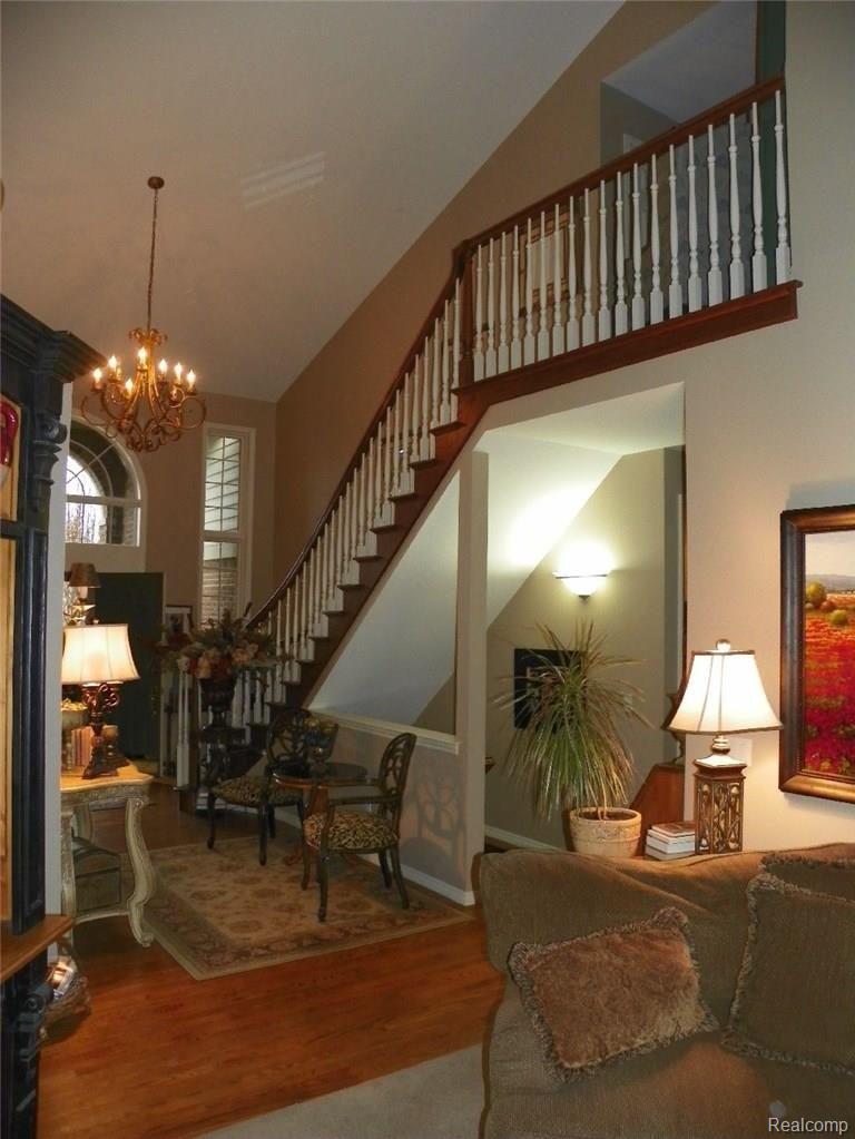 5641 Fox Ridge Drive Clarkston, MI 48348 - Photo 5 of 21 Vaulted Foyer.jpg