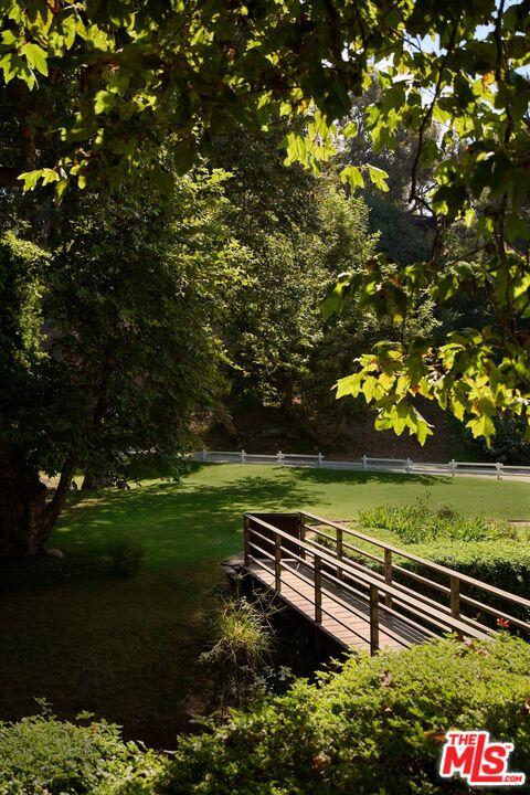 603 Hightree Road Los Angeles, CA 90402 - Photo 2 of 22