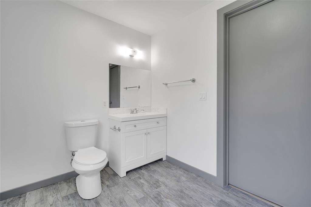 10476 County Road 313 Terrell, TX 75161 - Photo 18 of 40 a bathroom with a toilet sink and mirror