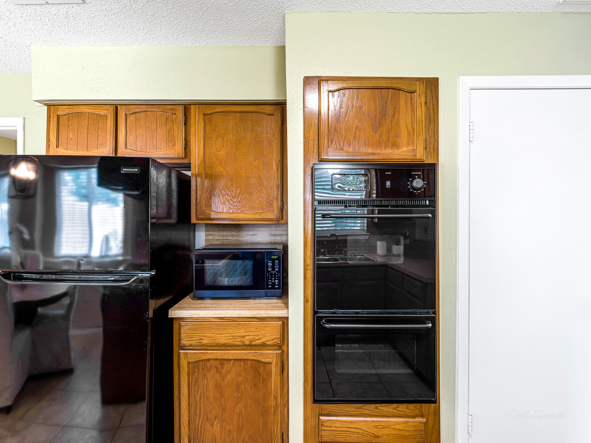 6230 Sunnygate Drive Spring, TX 77373 - Photo 14 of 33 Built-in wall ovens. The refrigerator also conveys.