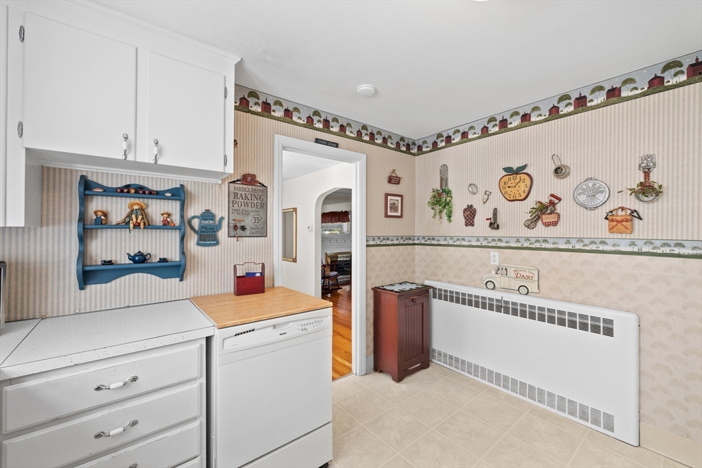16 Thornton Road Worcester, MA 01606 - Photo 11 of 29 Gallery Image 11