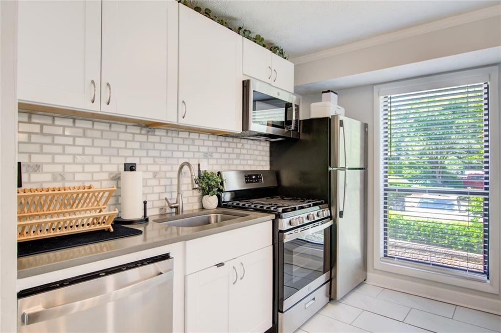 508 Wynnes Ridge Circle Southeast Marietta, GA 30067 - Photo 11 of 40