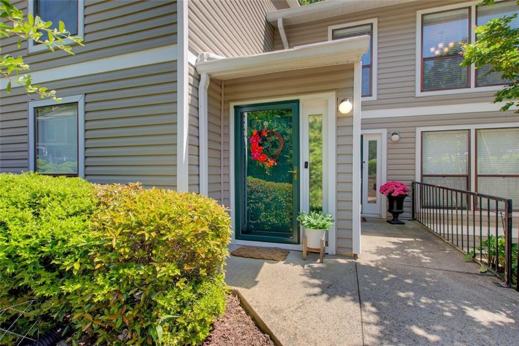 508 Wynnes Ridge Circle Southeast Marietta, GA 30067 - Photo 2 of 40