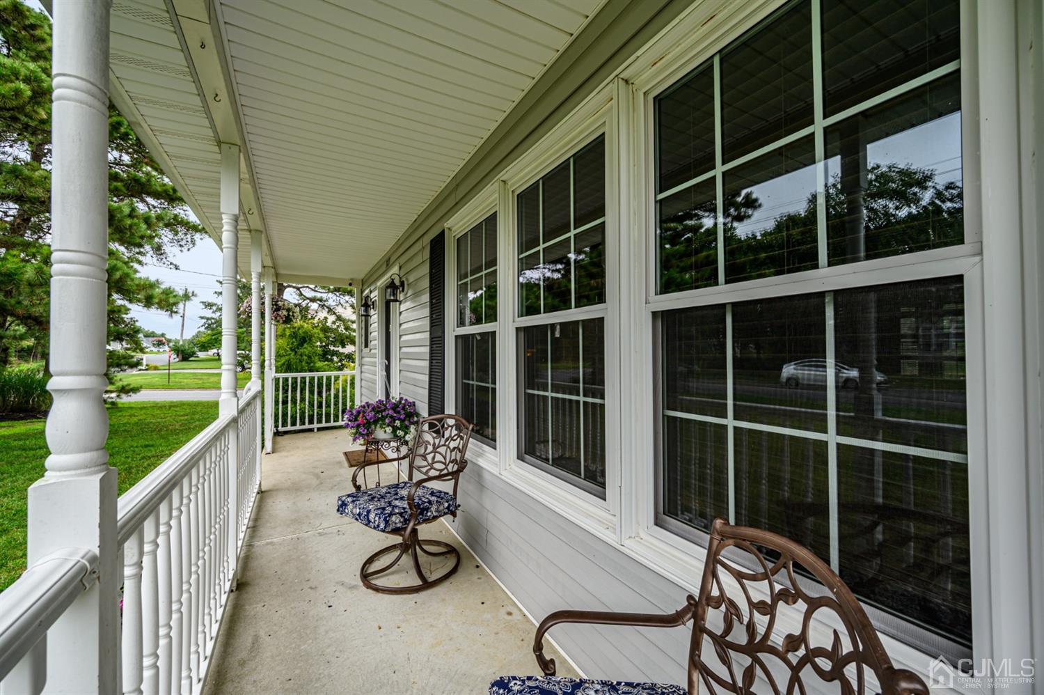 373 Yeoman Road Manahawkin, NJ 08050 - Photo 3 of 33 Gallery Image 3
