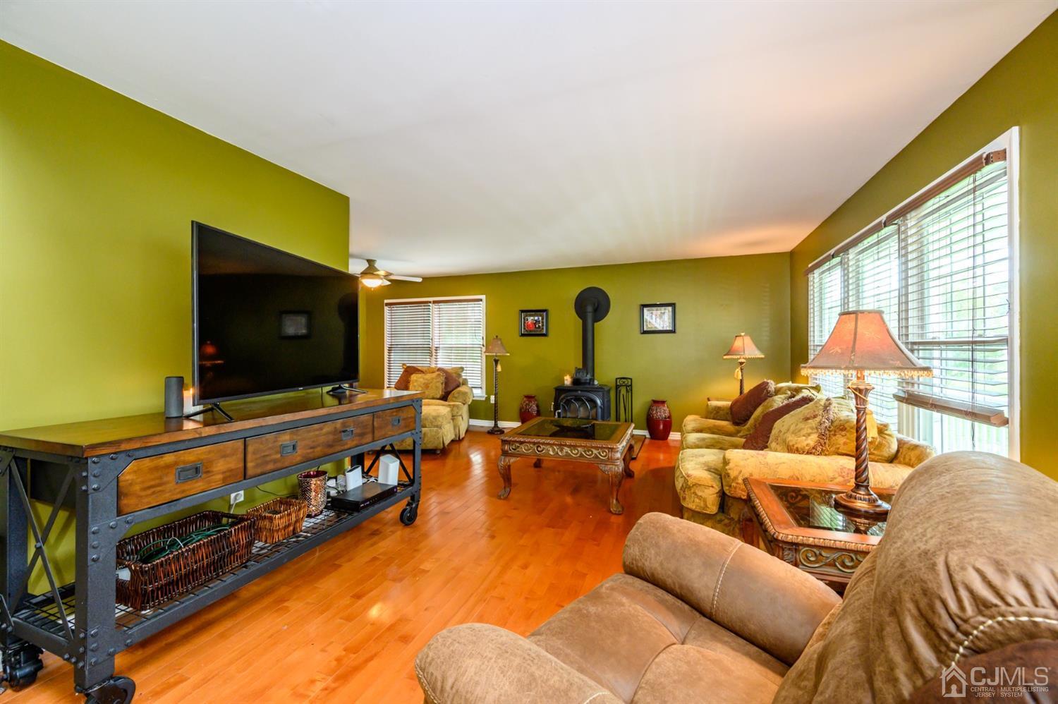 373 Yeoman Road Manahawkin, NJ 08050 - Photo 5 of 33 Gallery Image 5