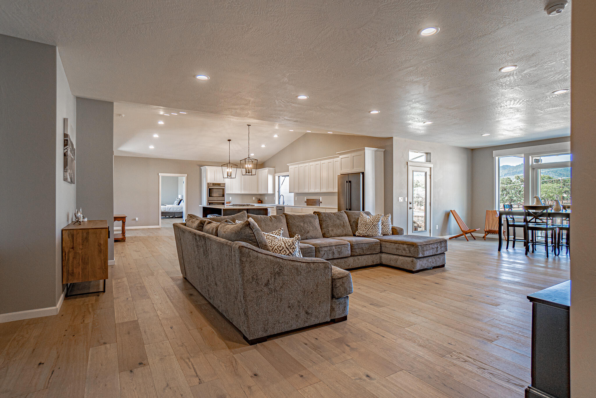 3808 Willow Springs Road Central Point, OR 97502 - Photo 9 of 27 DSC06177-HDR