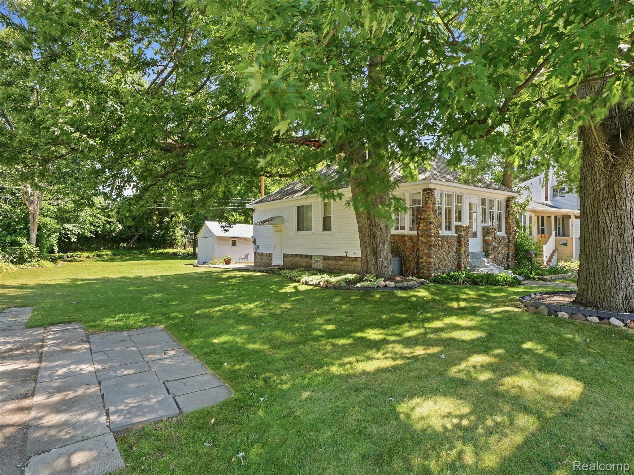 305 Renshaw Avenue Clawson, MI 48017 - Photo 29 of 37 06-DSC06410.jpg