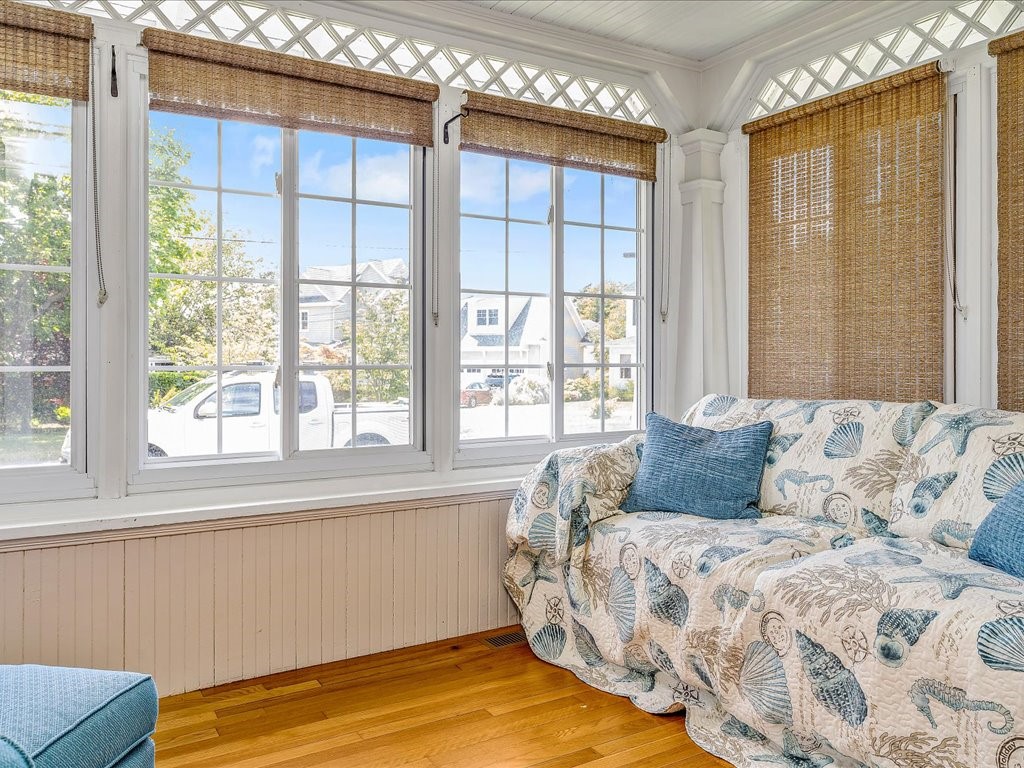 1102 Buttonwoods Avenue Warwick, RI 02886 - Photo 4 of 17