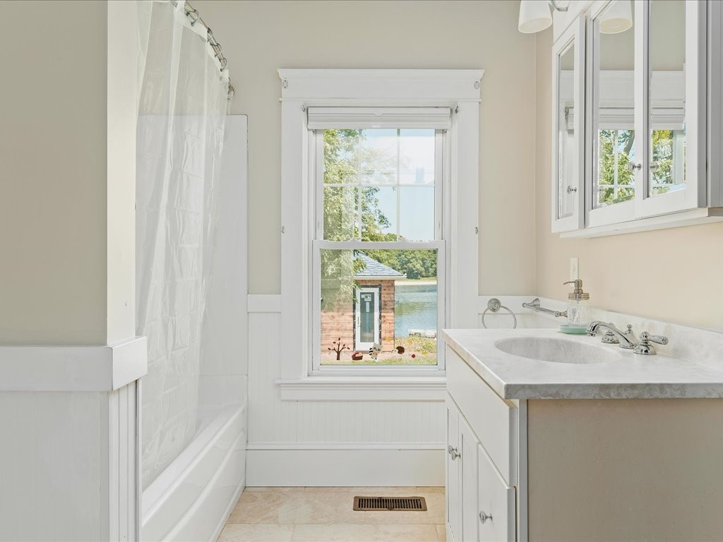 1102 Buttonwoods Avenue Warwick, RI 02886 - Photo 9 of 17