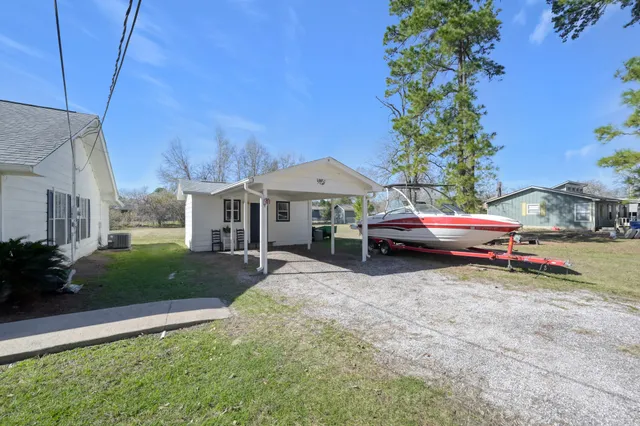 $200,000 | 392 Timber Bay Drive, Trinity, TX 75862