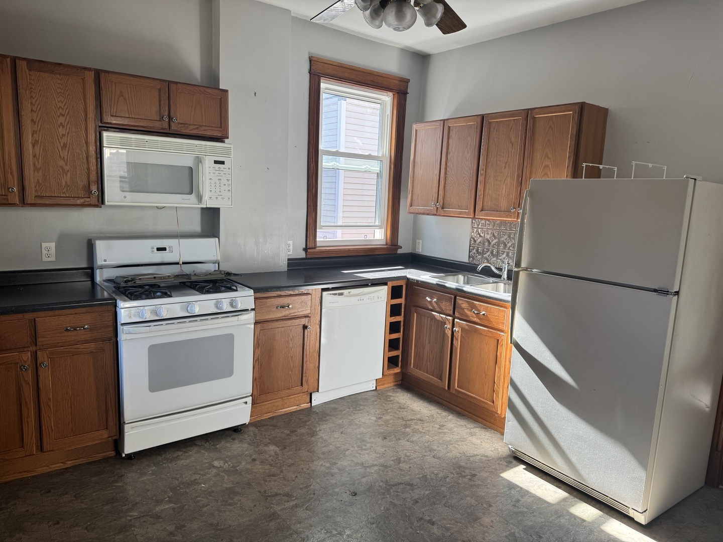 2005 West Greenleaf Avenue, Unit 2 Chicago, IL 60645 - Photo 6 of 15
