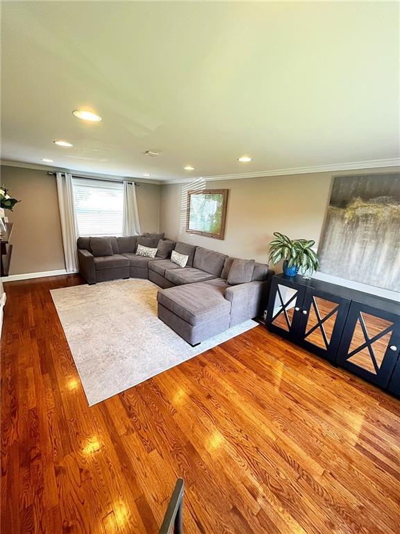 305 Orchard Spring Road Pittsburgh, PA 15220 - Photo 12 of 25 Gallery Image 12