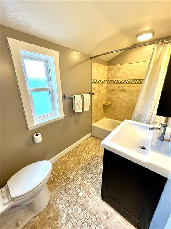 305 Orchard Spring Road Pittsburgh, PA 15220 - Photo 18 of 25 Gallery Image 18