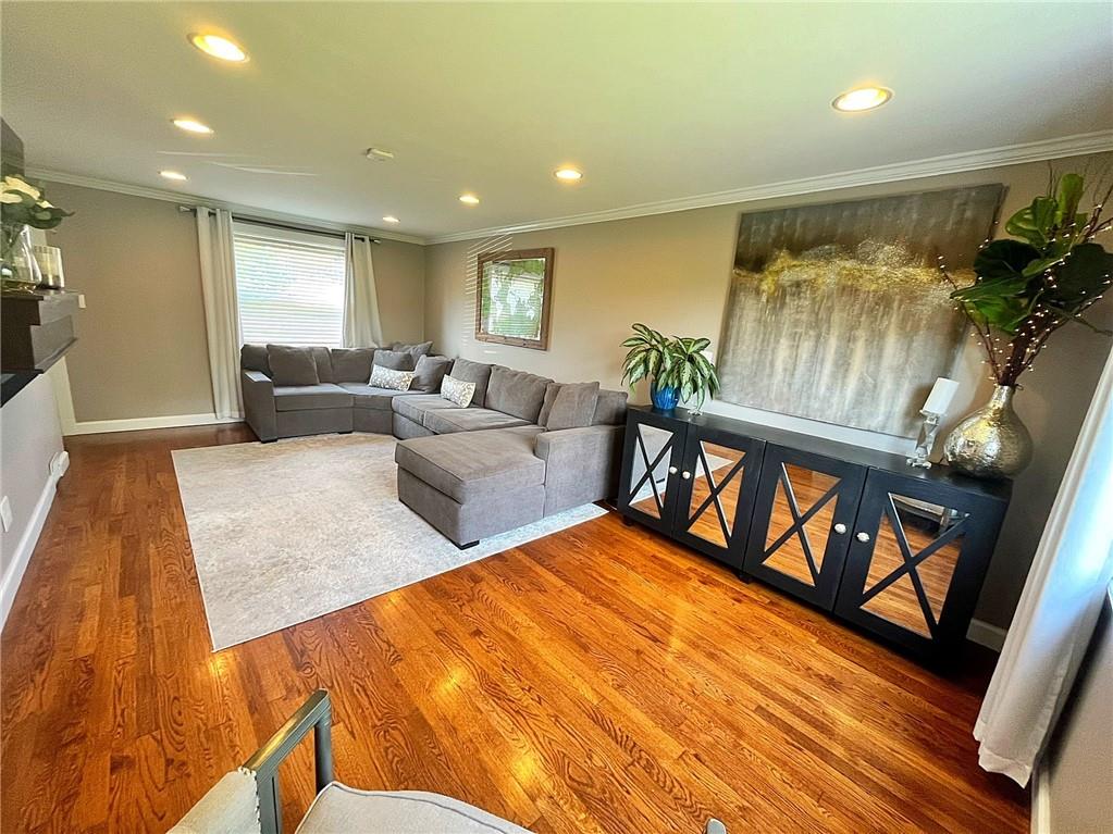 305 Orchard Spring Road Pittsburgh, PA 15220 - Photo 5 of 25 Gallery Image 5