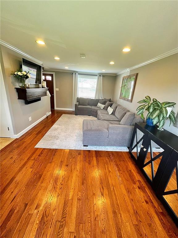 305 Orchard Spring Road Pittsburgh, PA 15220 - Photo 6 of 25 Gallery Image 6