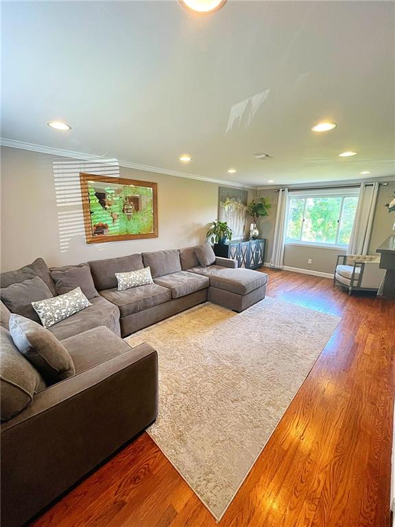 305 Orchard Spring Road Pittsburgh, PA 15220 - Photo 10 of 25 Gallery Image 10