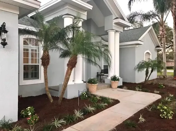a view of a house with a yard