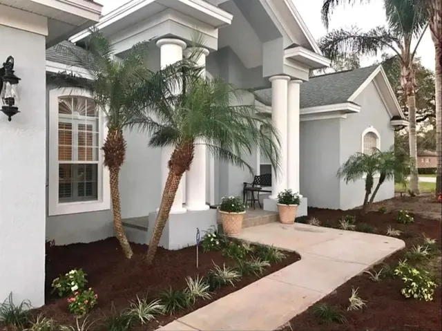 a view of a house with a yard