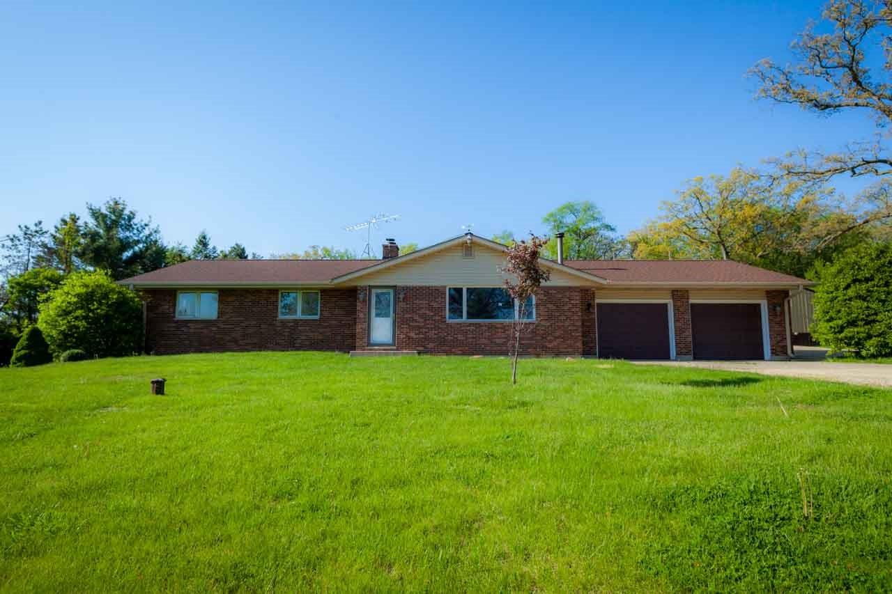 18660 Burr Oak Road Capron, IL 61012 - Photo 2 of 25 a front view of a house with garden
