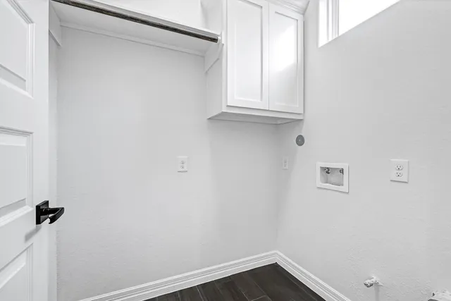 $419,000 | 201 Big Spg Drive, Anahuac, TX 77514