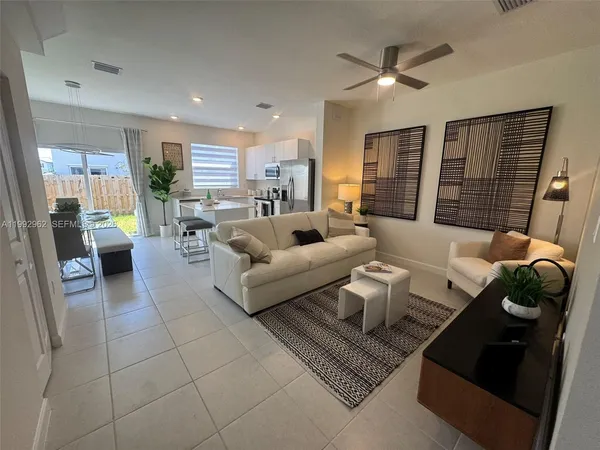 $2,700 | 27687 Southwest 155th Court, Unit 27687, Homestead, FL 33033
