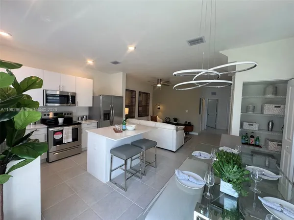 $2,700 | 27687 Southwest 155th Court, Unit 27687, Homestead, FL 33033