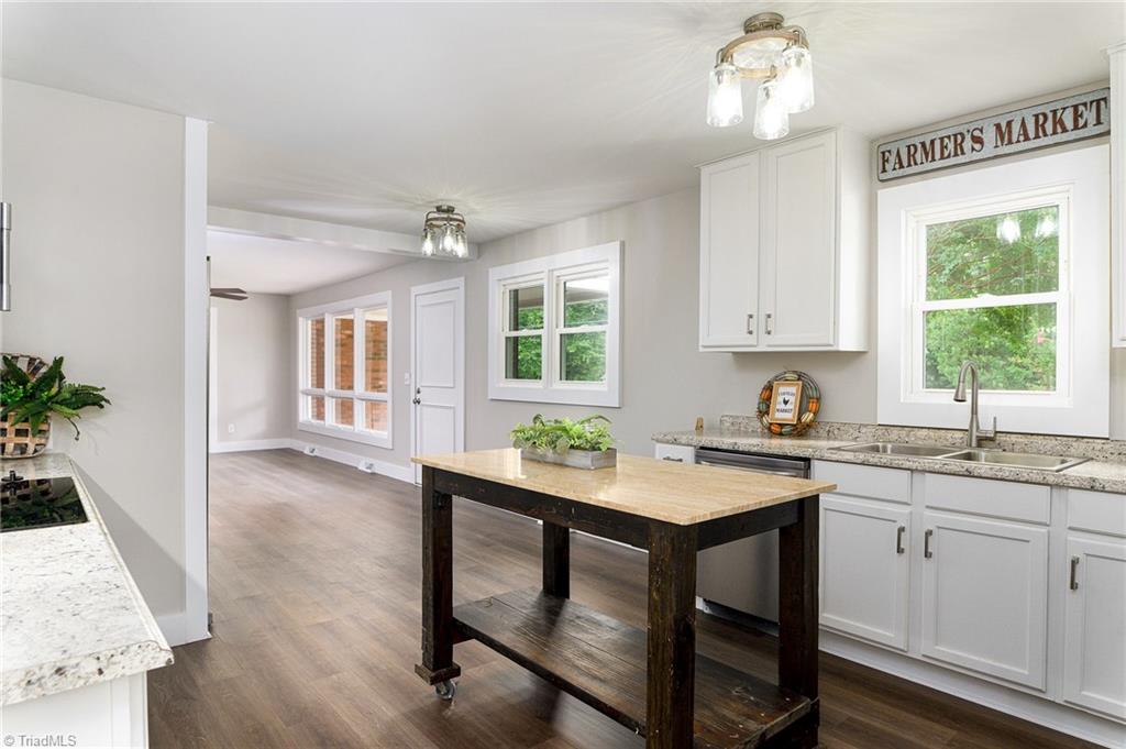 211 Rowe Road Lexington, NC 27295 - Photo 17 of 32 Island Stays!!!! :)