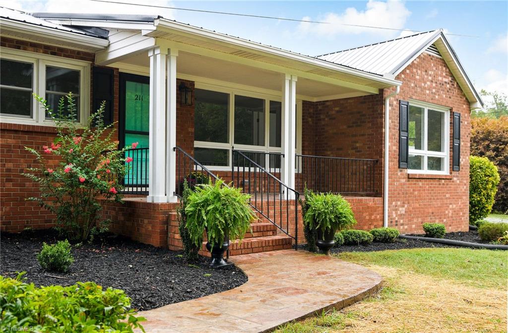 211 Rowe Road Lexington, NC 27295 - Photo 3 of 32