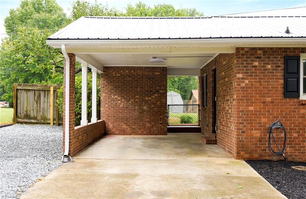 211 Rowe Road Lexington, NC 27295 - Photo 4 of 32