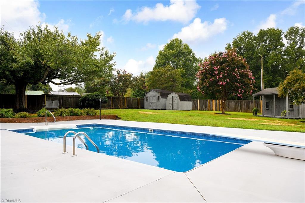 211 Rowe Road Lexington, NC 27295 - Photo 7 of 32