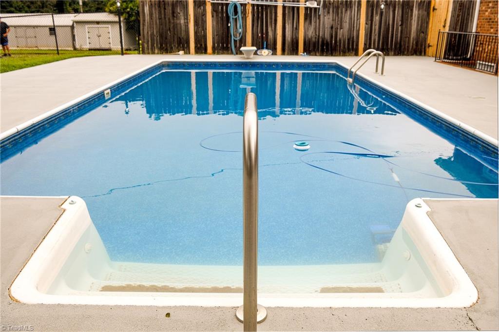 211 Rowe Road Lexington, NC 27295 - Photo 8 of 32 18 X 36 Inground Pool~
