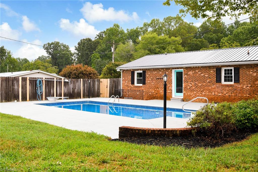 211 Rowe Road Lexington, NC 27295 - Photo 9 of 32