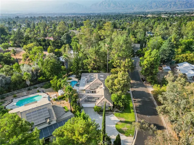 a view of a chairs in backyard