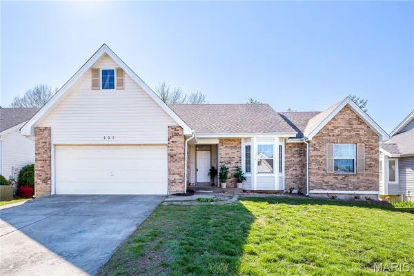 $349,000 | 337 Misty Valley Drive, St. Peters, MO 63376