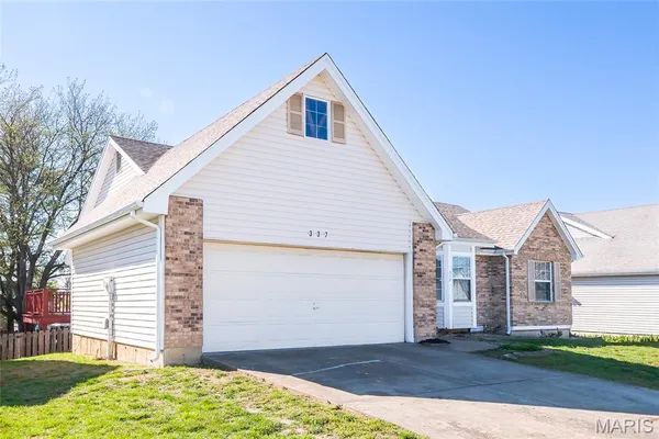$339,000 | 337 Misty Valley Drive, St. Peters, MO 63376