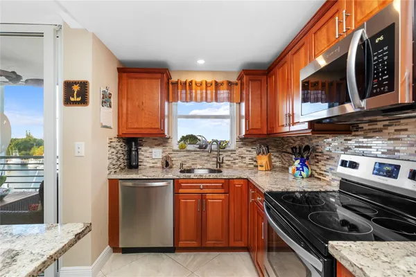 $1,750 | 2731 Northeast 14th Street Causeway, Unit 538, Pompano Beach, FL 33062