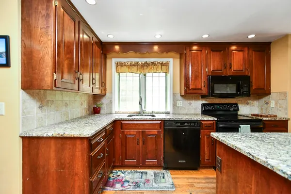 $1,050,000 | 11 Batchelder Road, Boxford, MA 01921