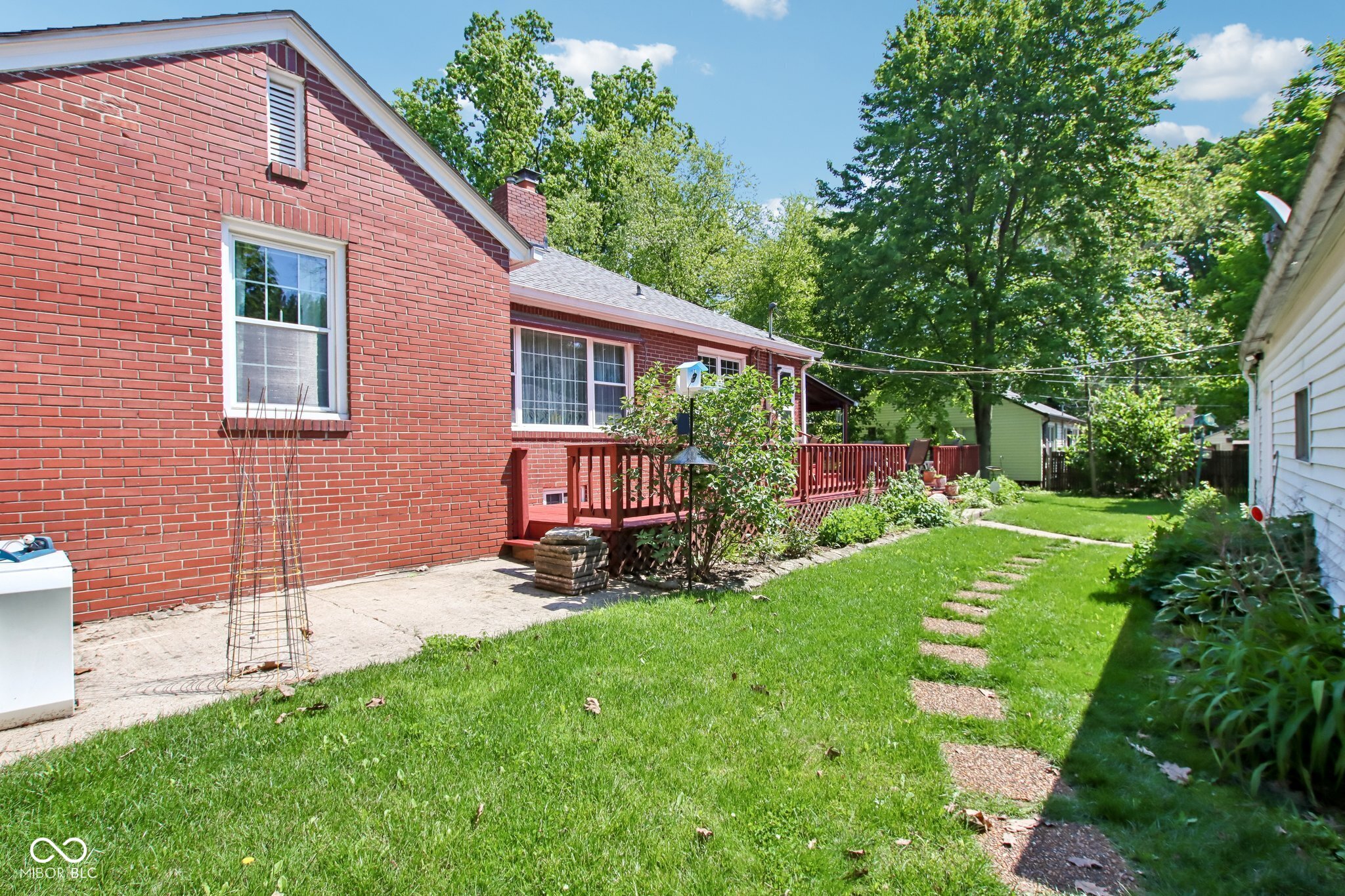 8103 East 10th Street Indianapolis, IN 46219 - Photo 3 of 31