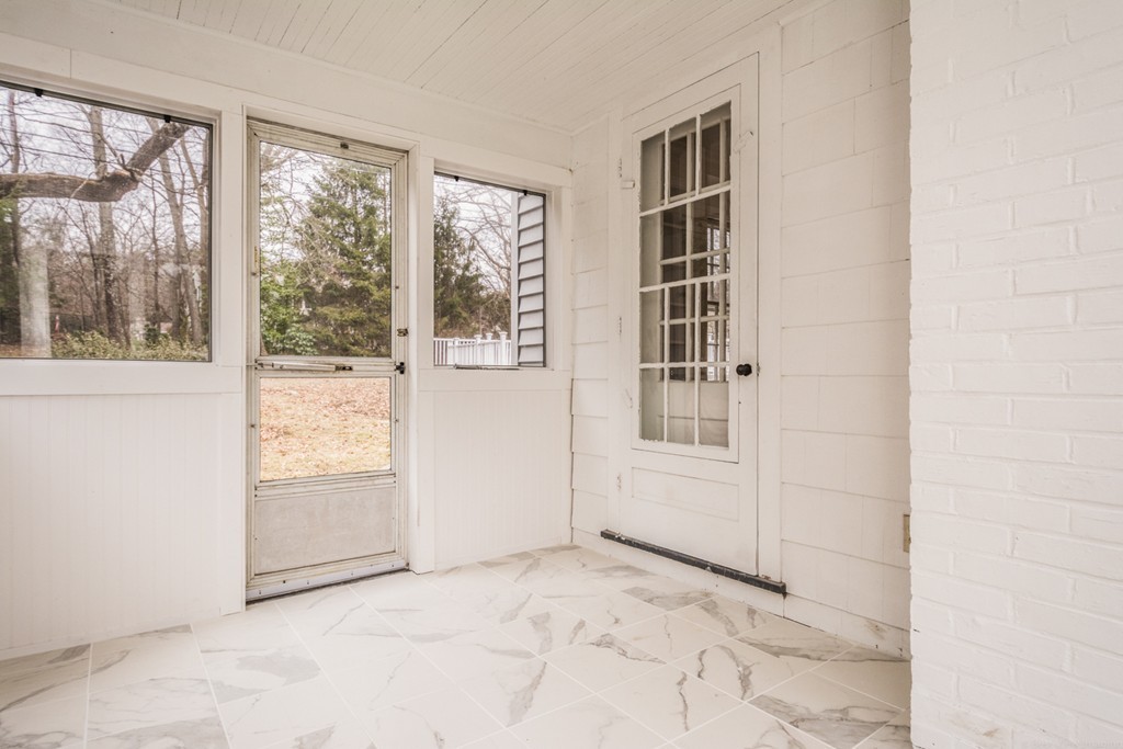11 Ardmore Road Worcester, MA 01609 - Photo 4 of 30 Gallery Image 4