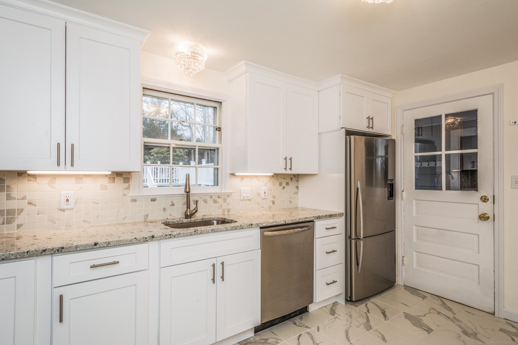 11 Ardmore Road Worcester, MA 01609 - Photo 7 of 30 Gallery Image 7