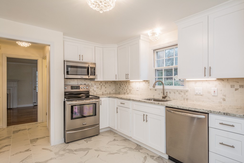 11 Ardmore Road Worcester, MA 01609 - Photo 9 of 30 Gallery Image 9