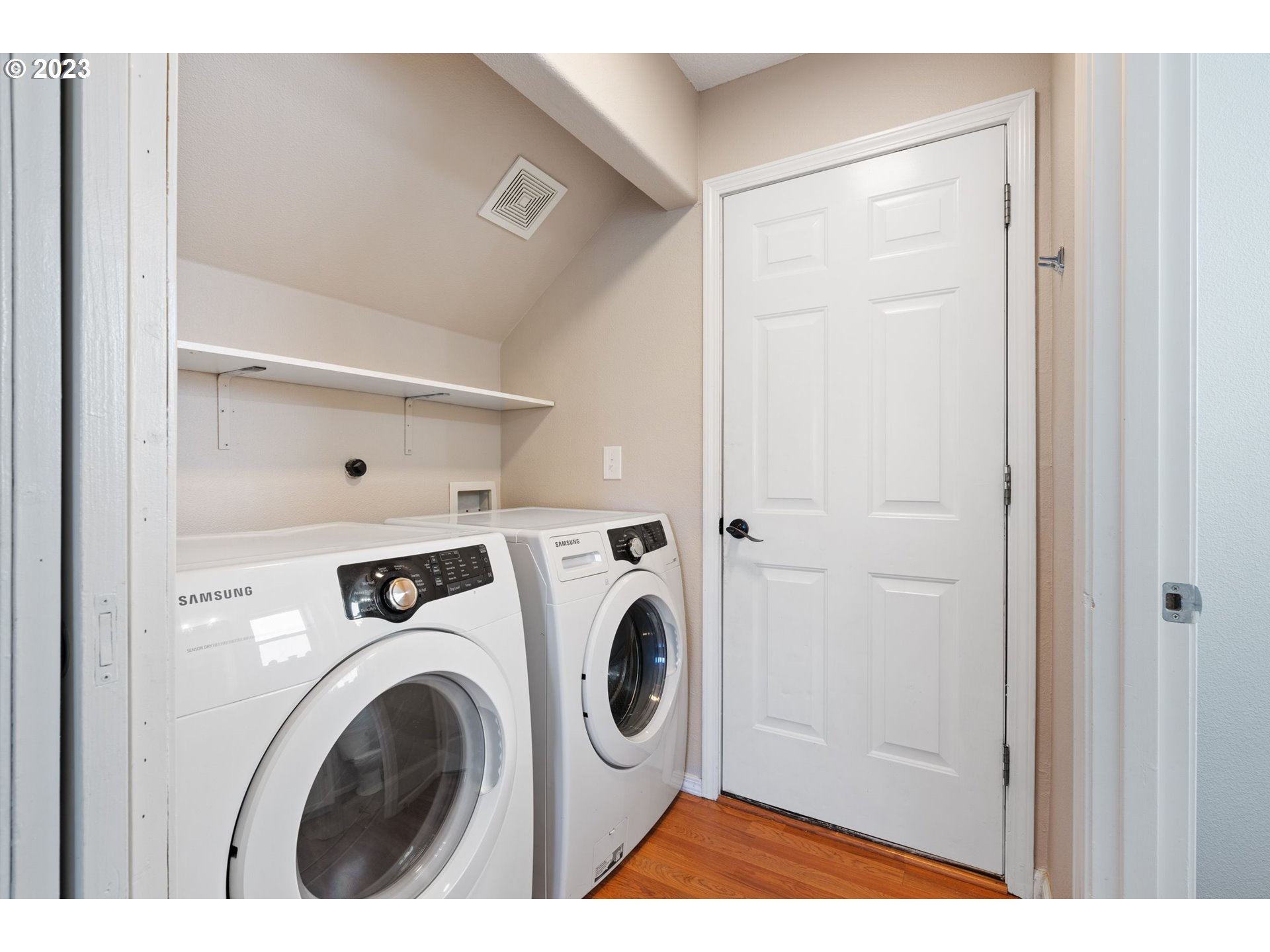 1648 Northeast Barnes Lane Gresham, OR 97030 - Photo 15 of 41 Laundry