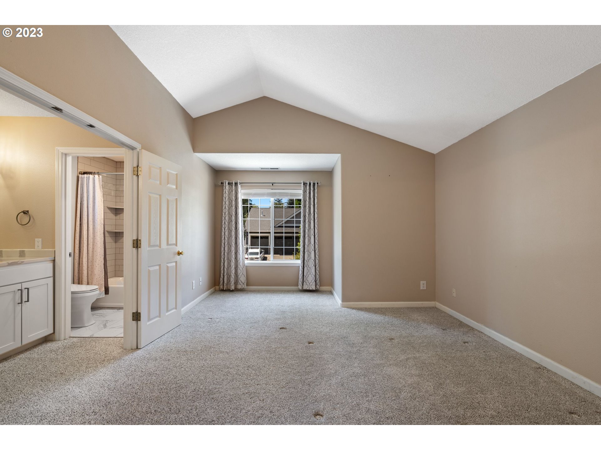 1648 Northeast Barnes Lane Gresham, OR 97030 - Photo 18 of 41 Bedroom, Owner's Suite