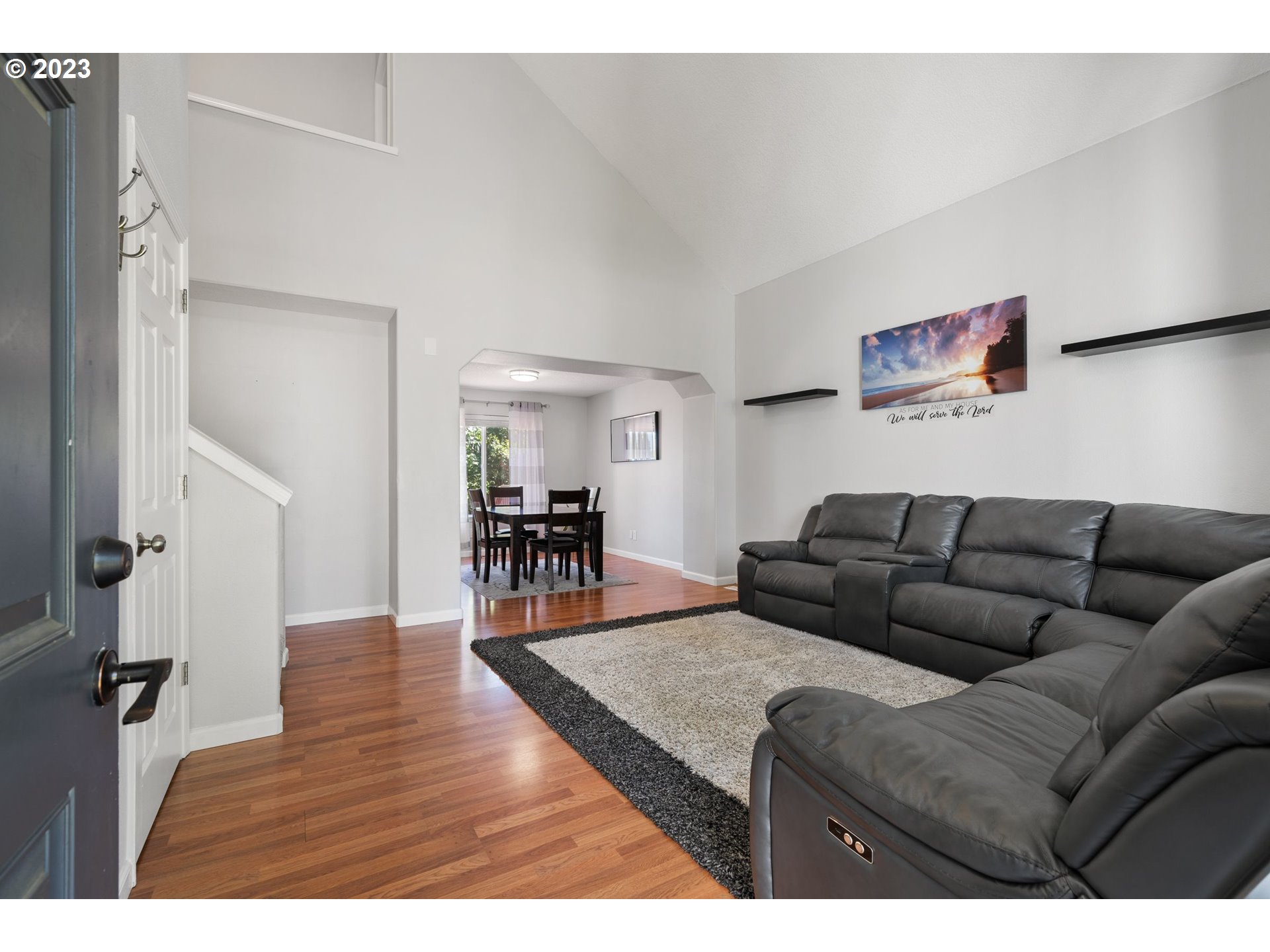 1648 Northeast Barnes Lane Gresham, OR 97030 - Photo 2 of 41 Living Room