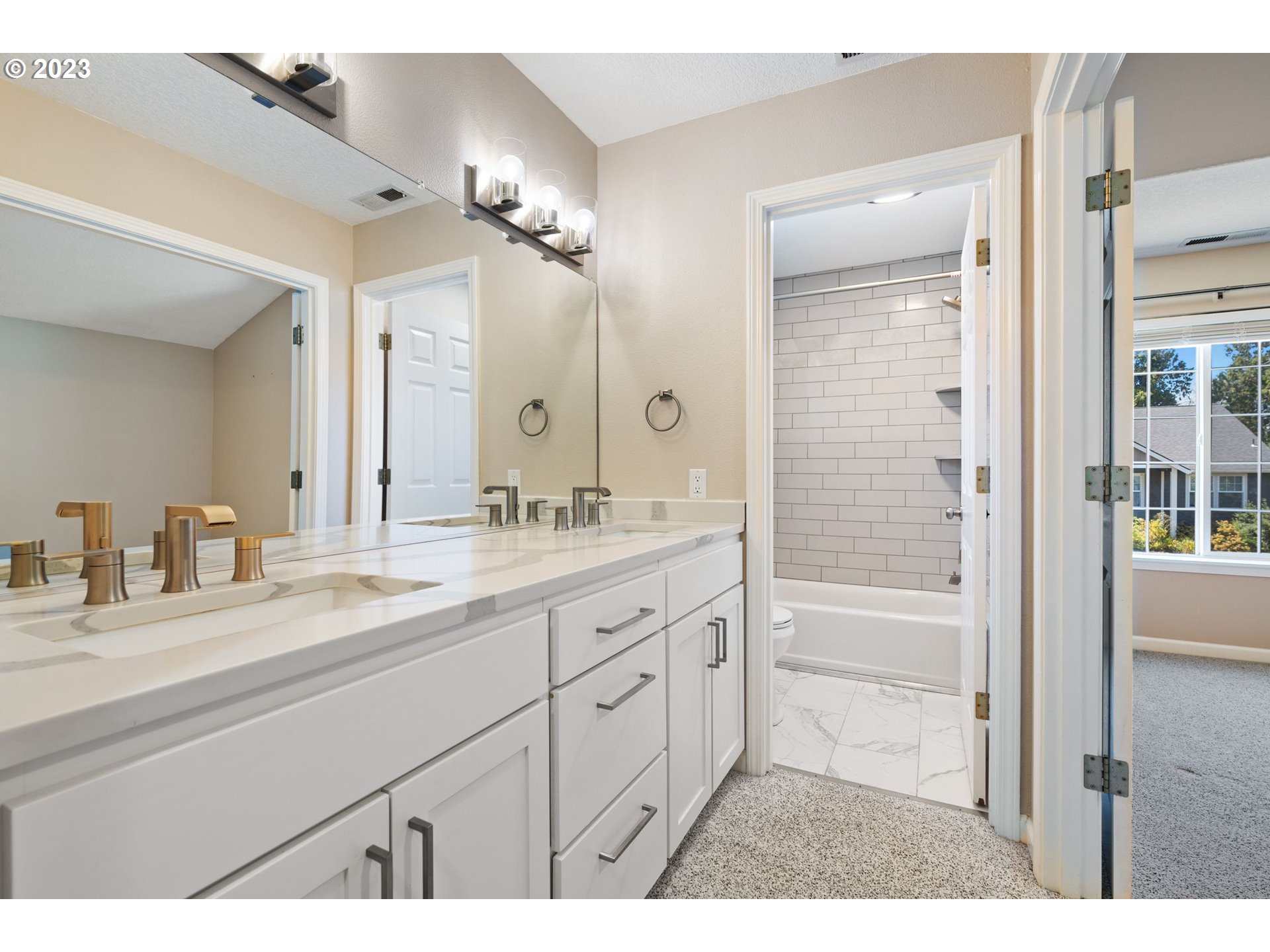 1648 Northeast Barnes Lane Gresham, OR 97030 - Photo 21 of 41