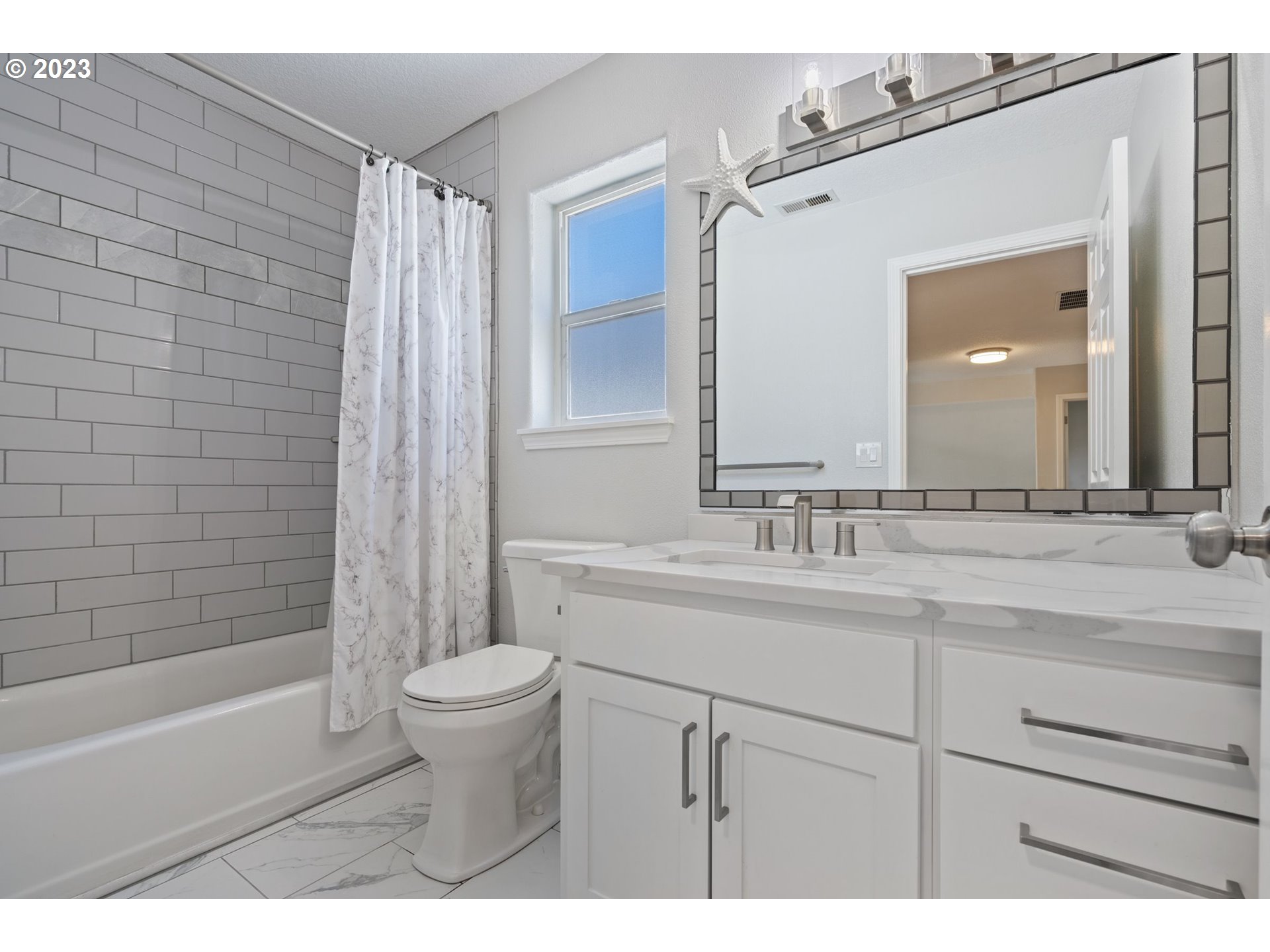 1648 Northeast Barnes Lane Gresham, OR 97030 - Photo 25 of 41 Bathroom