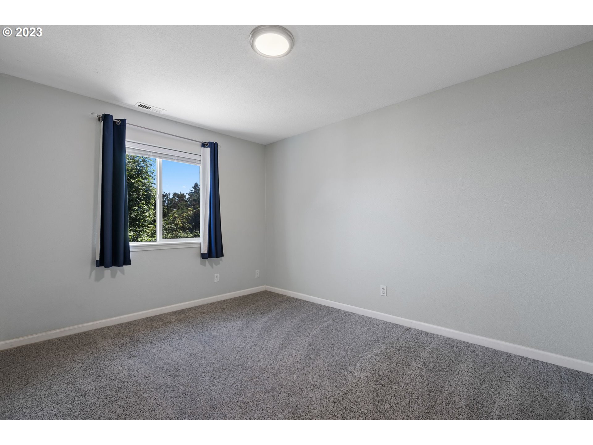 1648 Northeast Barnes Lane Gresham, OR 97030 - Photo 28 of 41 Bedroom