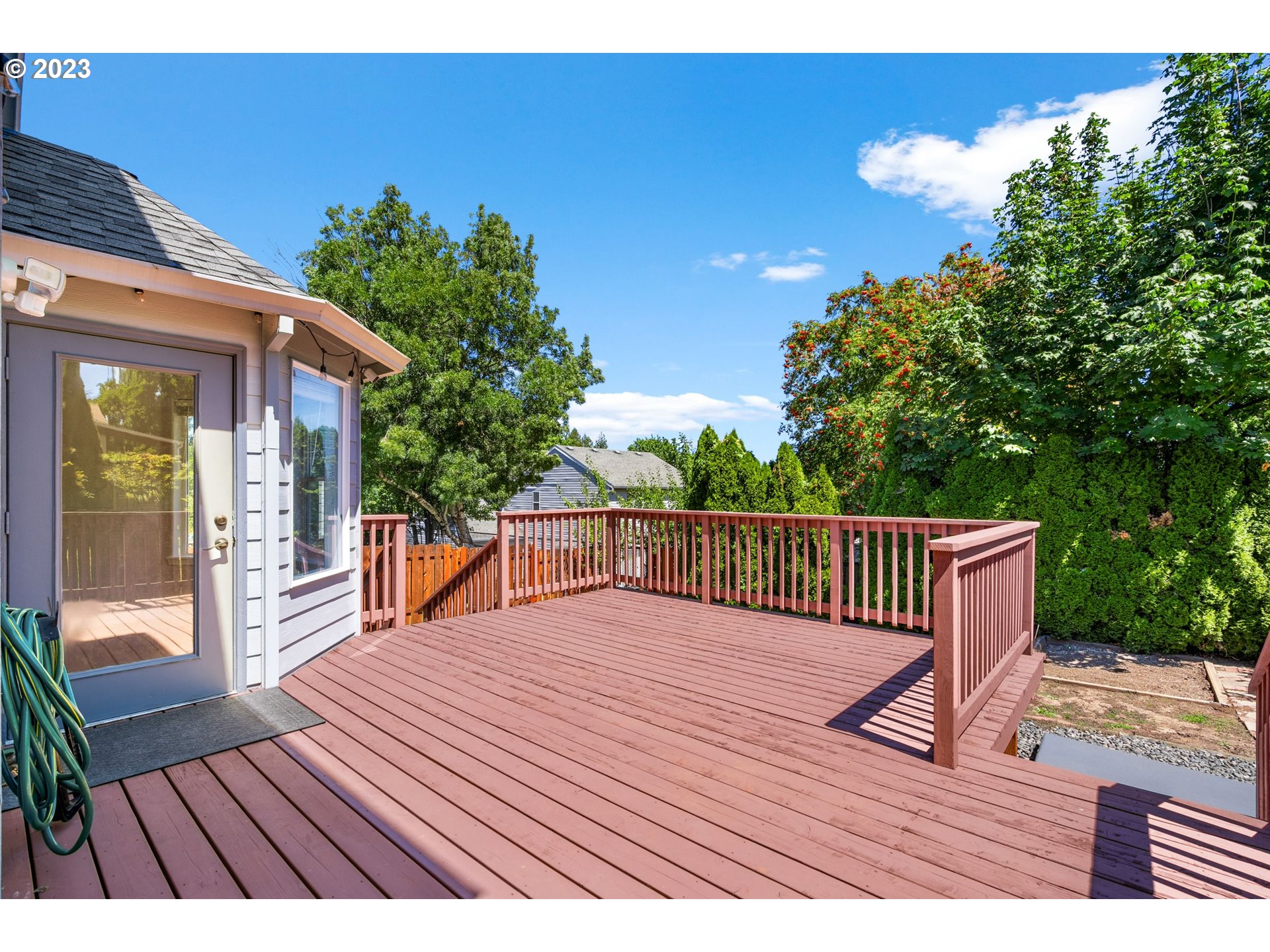 1648 Northeast Barnes Lane Gresham, OR 97030 - Photo 30 of 41 Deck