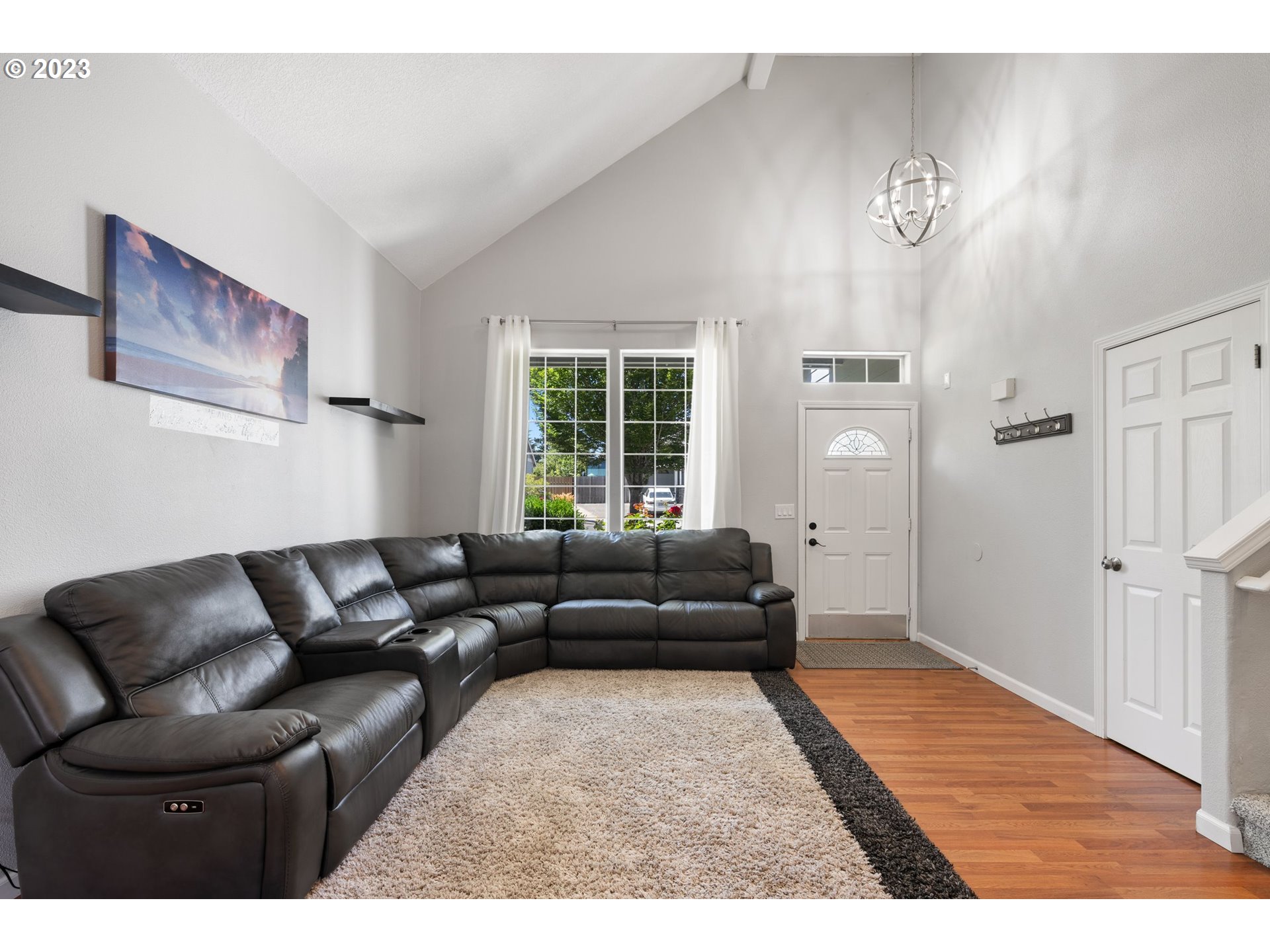 1648 Northeast Barnes Lane Gresham, OR 97030 - Photo 3 of 41 Living Room